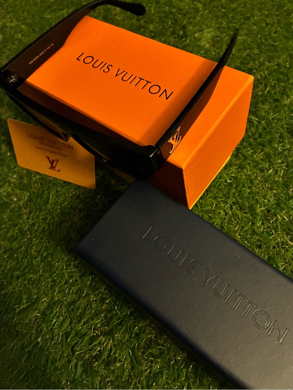 Louis Vuitton Black Sunglasses with Box - Picture 4 of 5